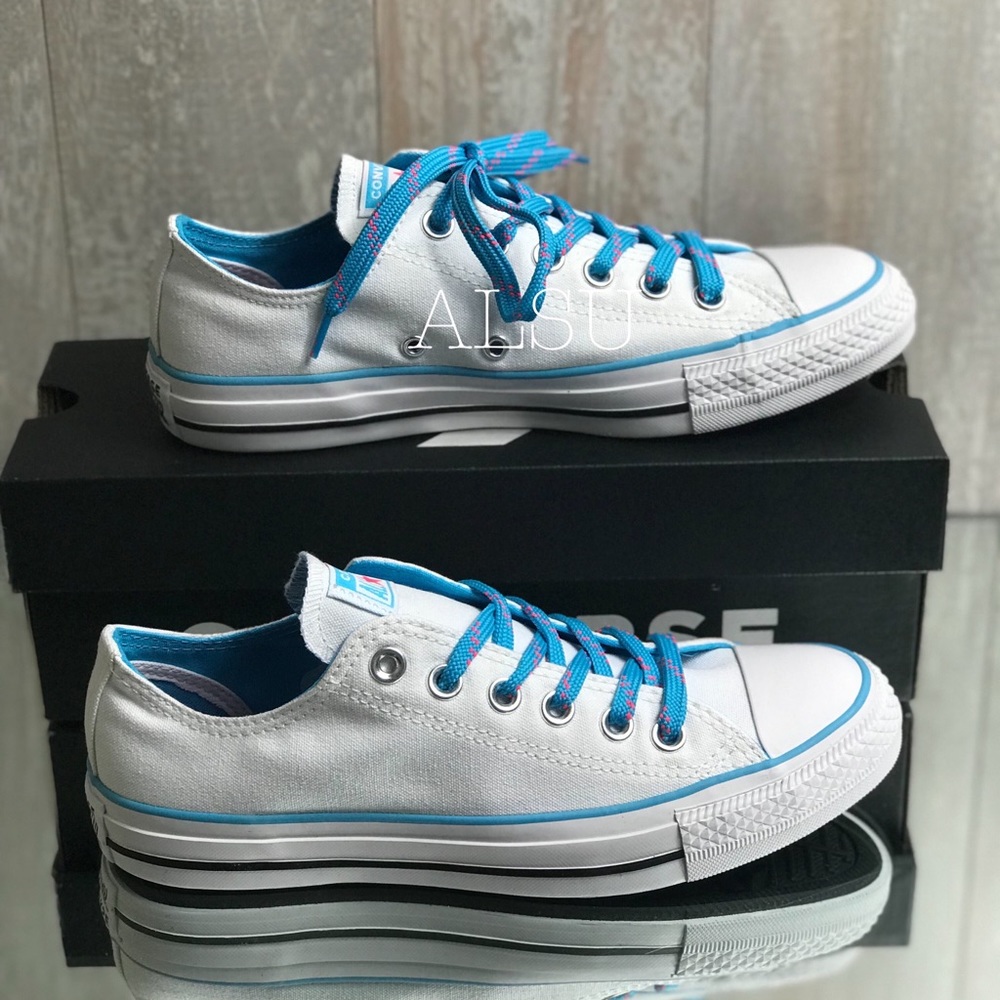NWT Converse Ctas OX Canvas White Gnarly Blue W - Picture 4 of 8